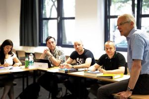 Zwischen den Studierenden und den Dozierenden besteht ein enger Kontakt.