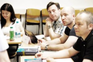 In den Seminaren entstehen rege Diskussionen.