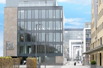 Aufnahme eines Campusgebäudes der FOM Köln